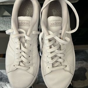 Women adidas tennis shoes